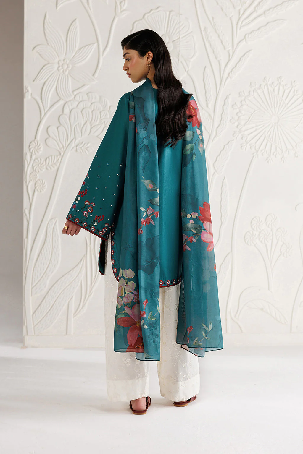 UE-688 Embroidered Lawn - Image 4