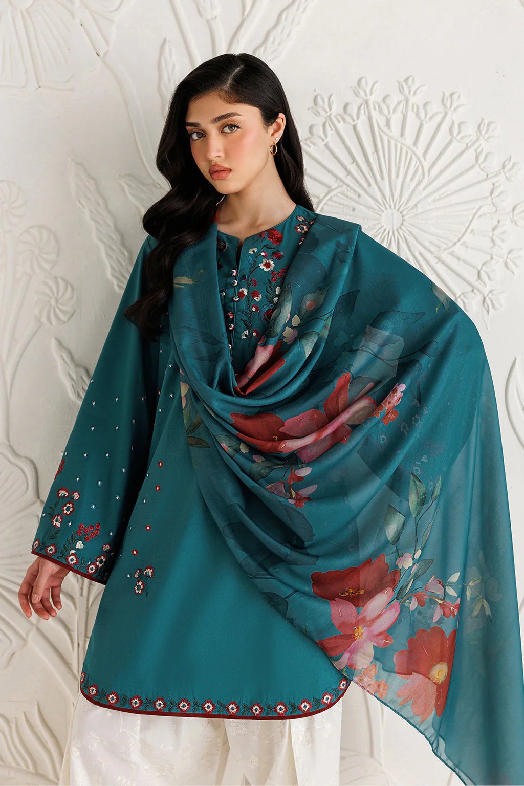 UE-688 Embroidered Lawn - Image 5
