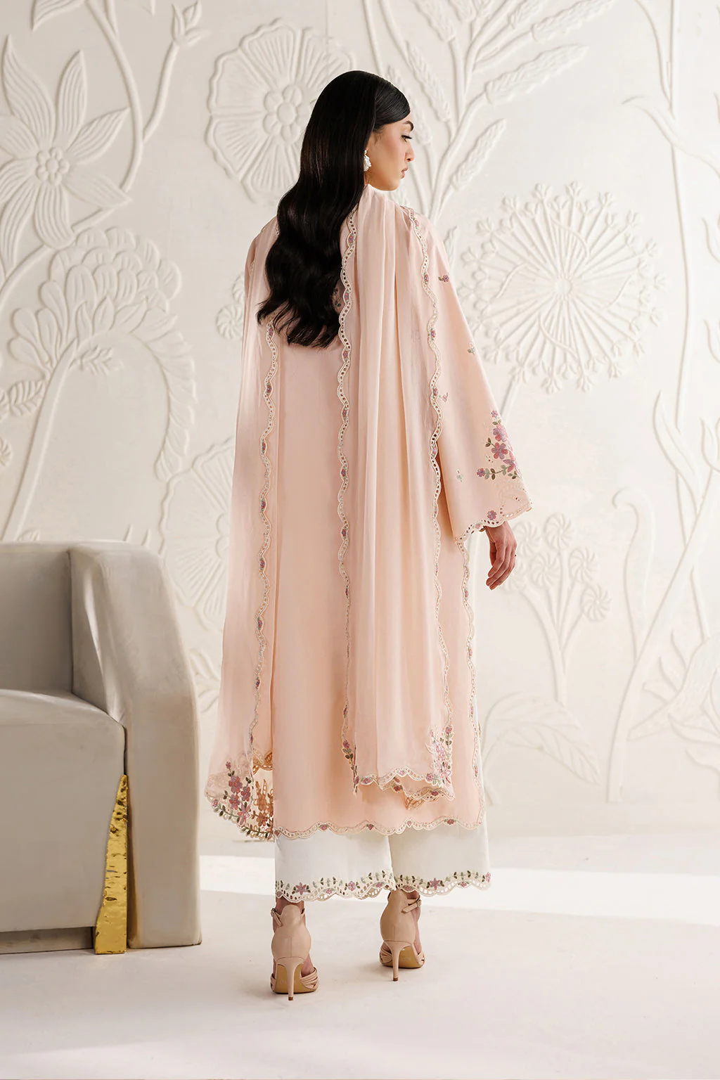 UE-689 Embroidered Lawn - Image 3