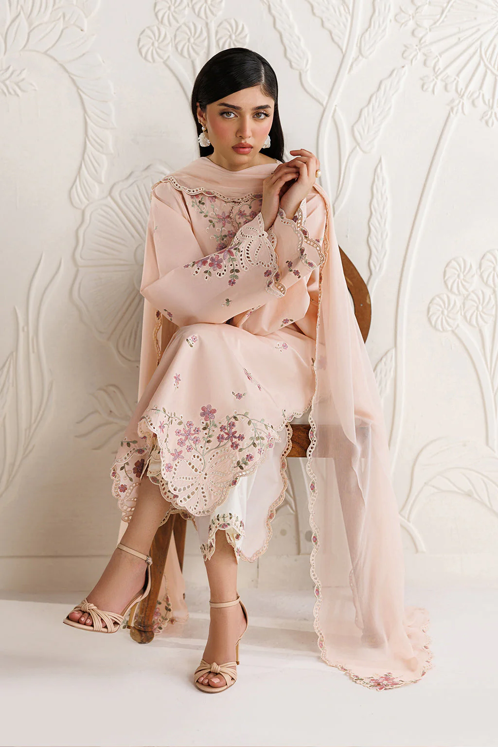 UE-689 Embroidered Lawn - Image 5