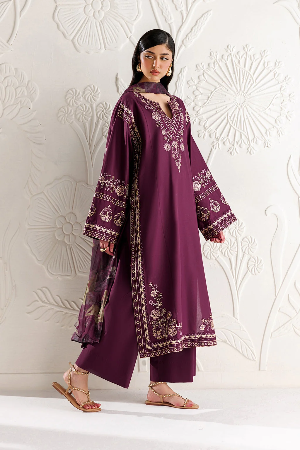 UE-691 Embroidered Lawn - Image 3