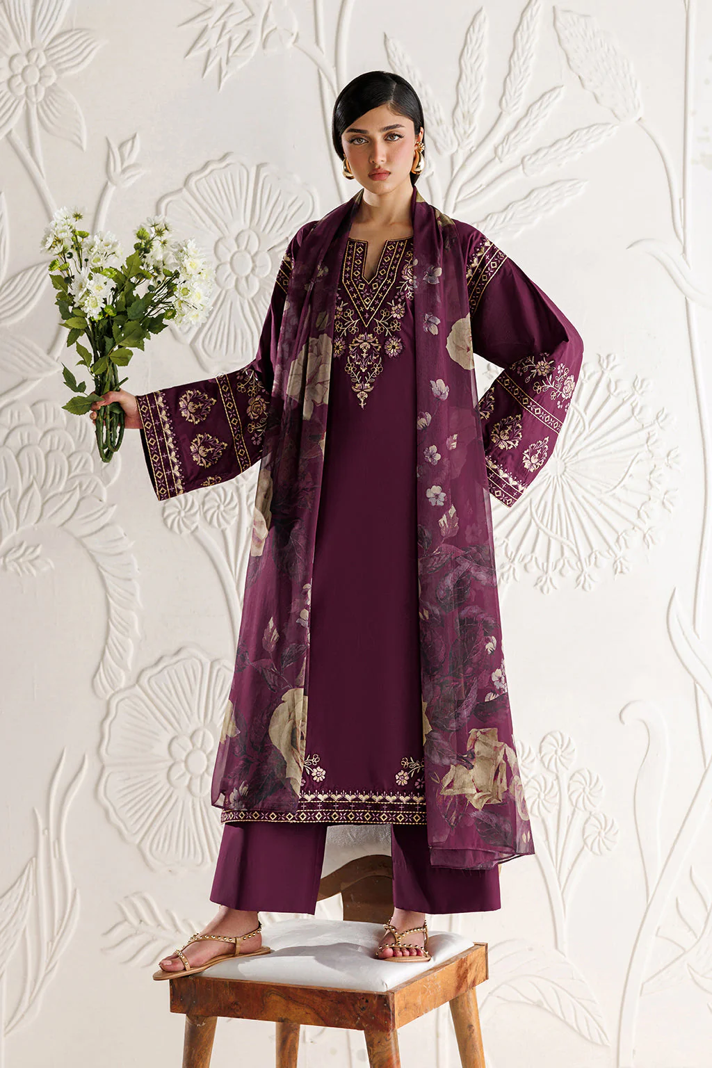 UE-691 Embroidered Lawn - Image 6