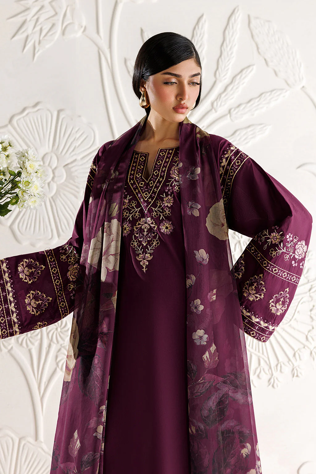 UE-691 Embroidered Lawn - Image 7