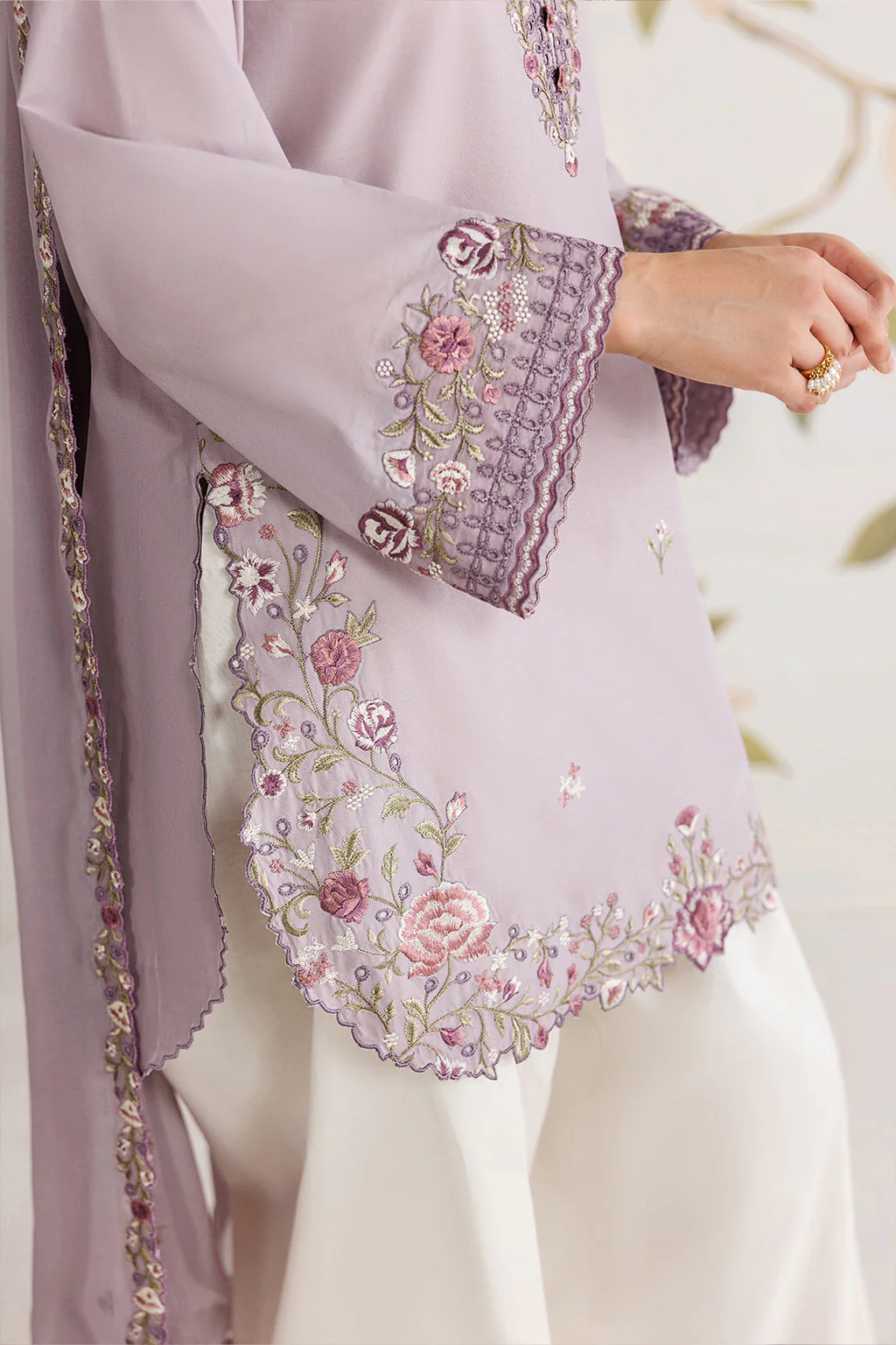 UE-692 Embroidered Lawn - Image 3