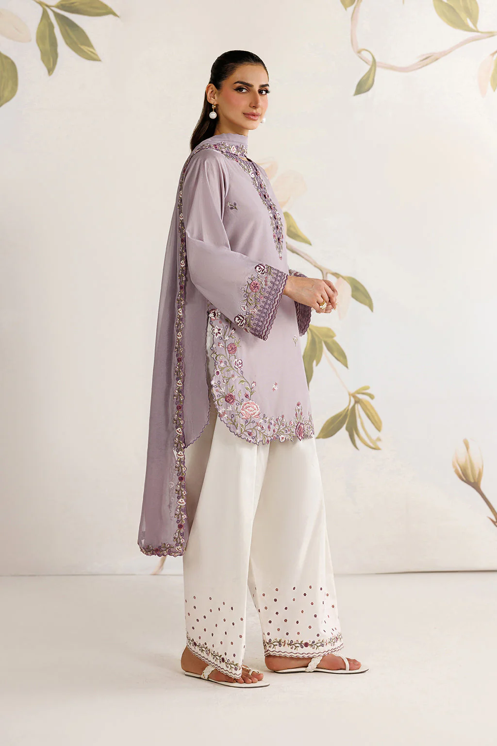 UE-692 Embroidered Lawn - Image 4