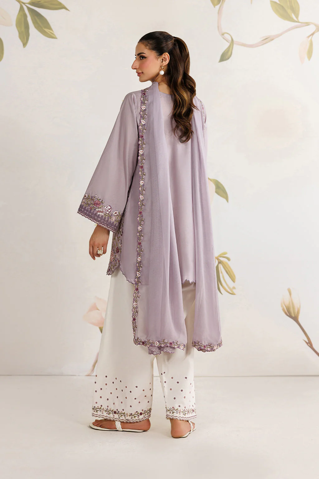 UE-692 Embroidered Lawn - Image 5