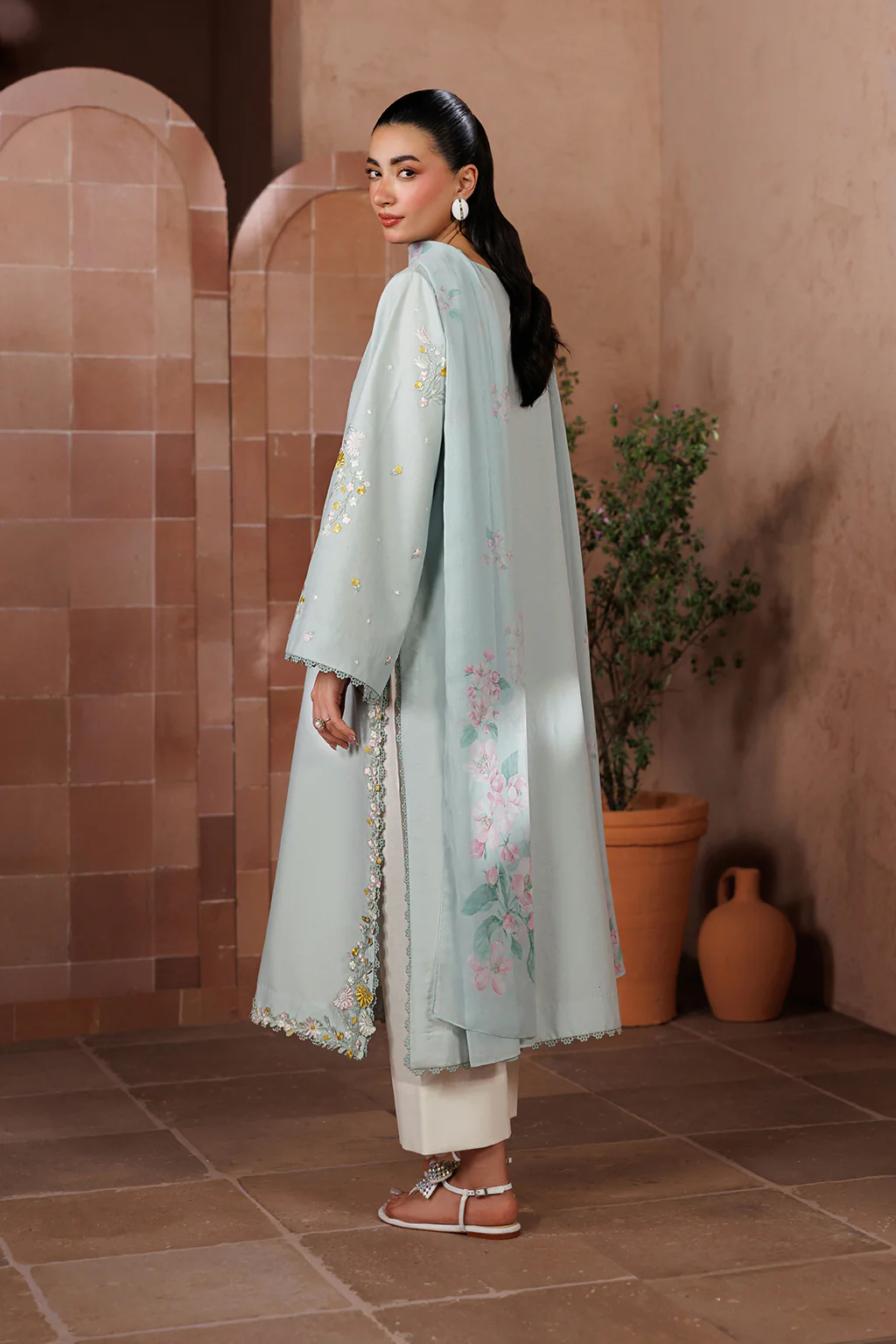 UE-696 Embroidered Lawn - Image 3