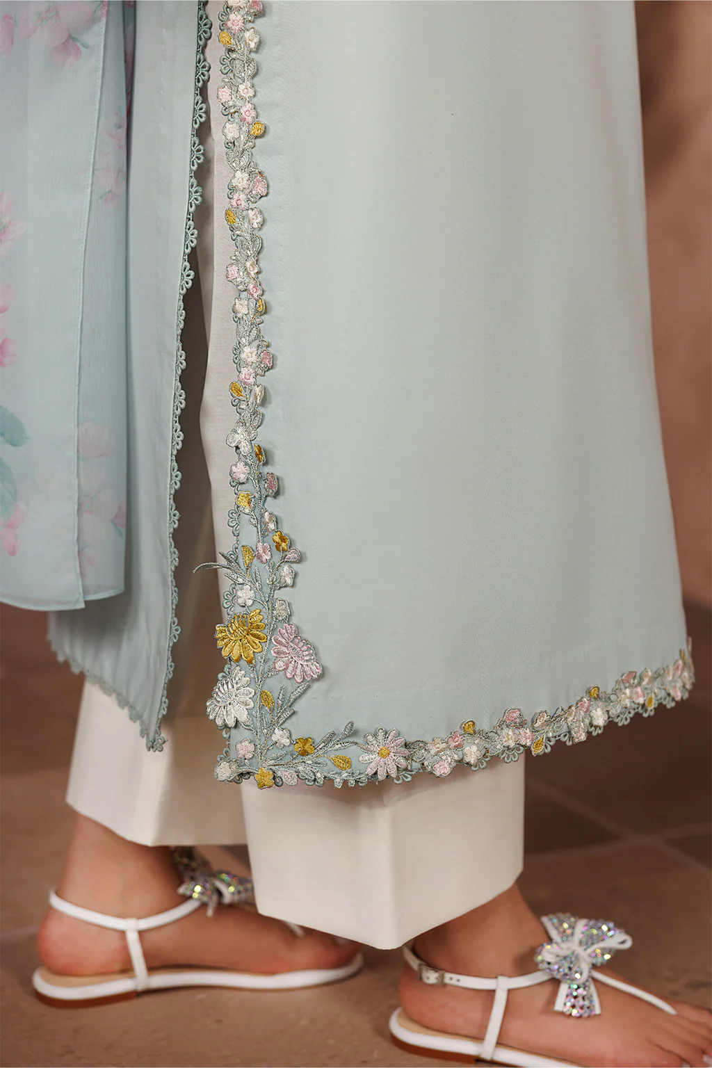 UE-696 Embroidered Lawn - Image 5