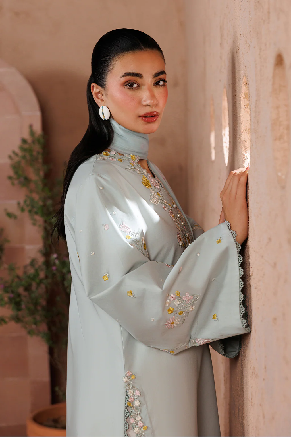 UE-696 Embroidered Lawn - Image 8
