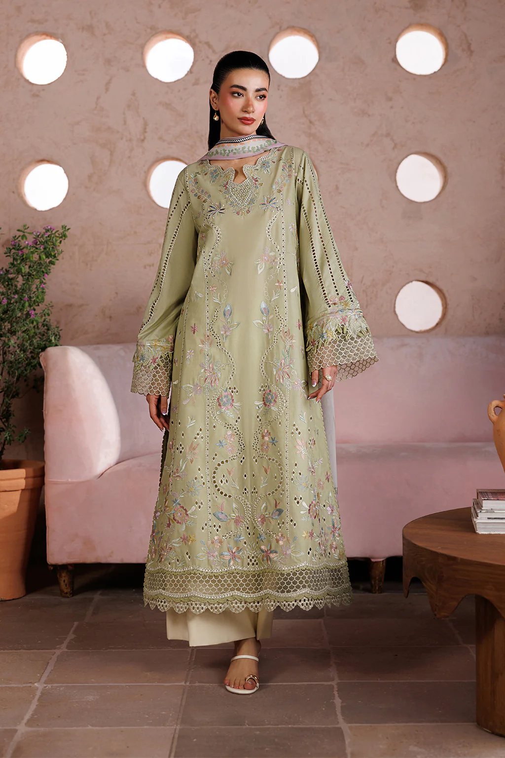 UE-698 Embroidered Lawn - Image 4