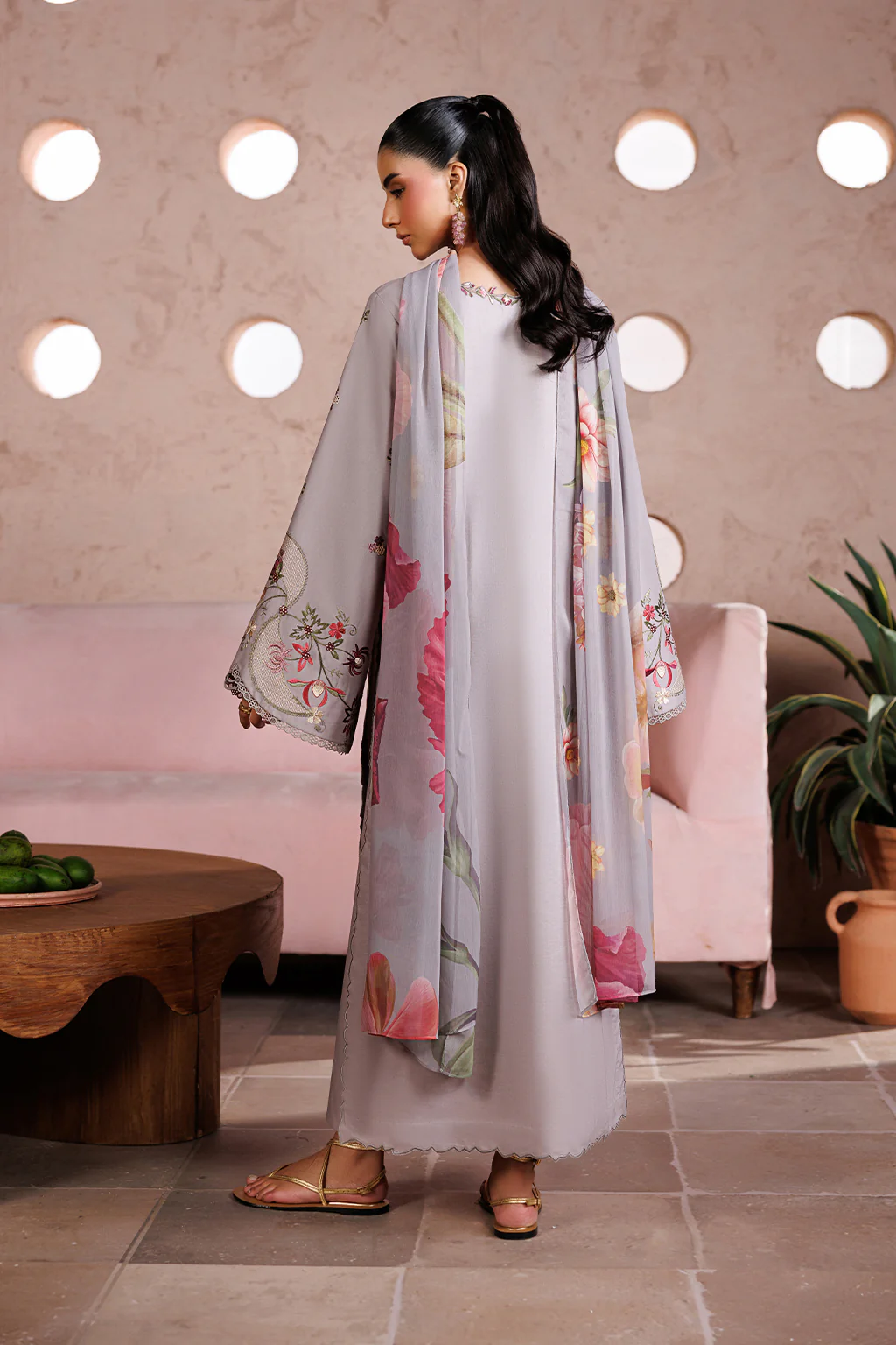 UE-699 Embroidered Lawn - Image 3