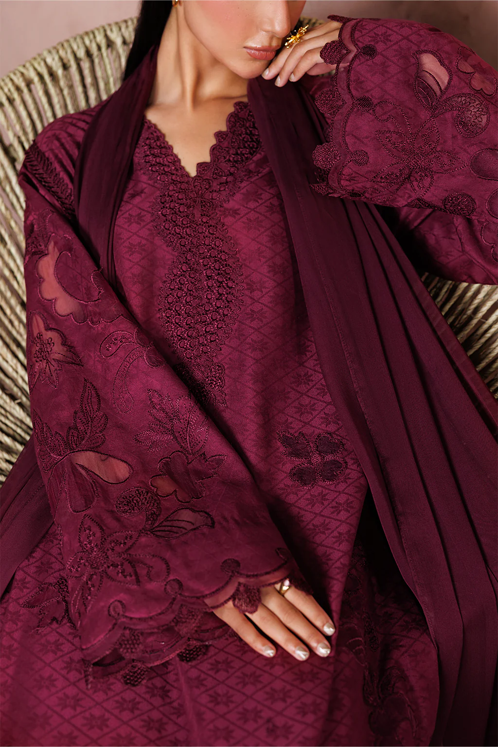 UE-702 Embroidered Lawn - Image 2