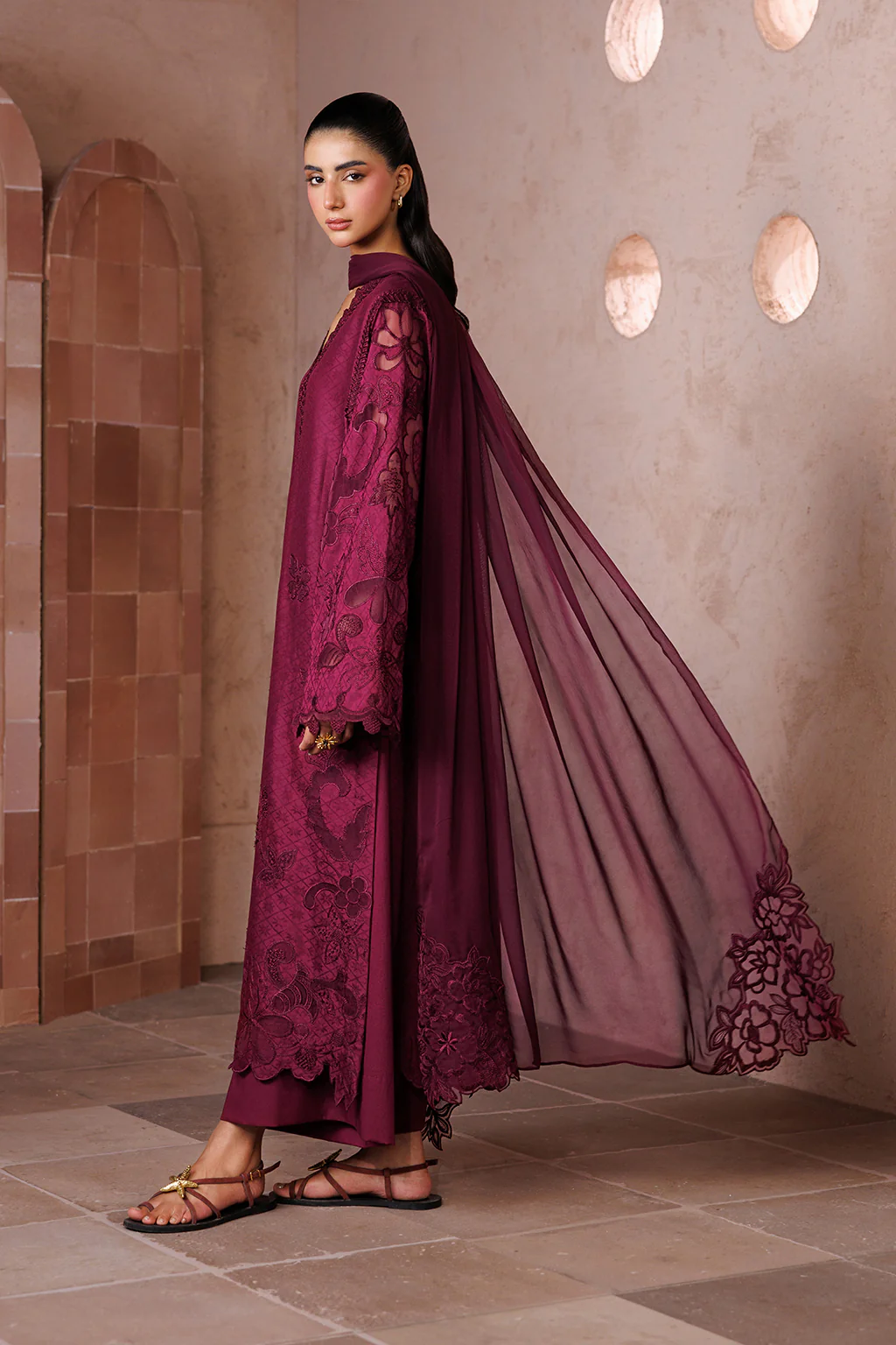 UE-702 Embroidered Lawn - Image 6