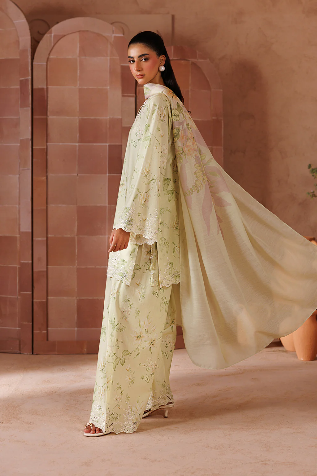 UE-707 Embroidered Lawn - Image 4