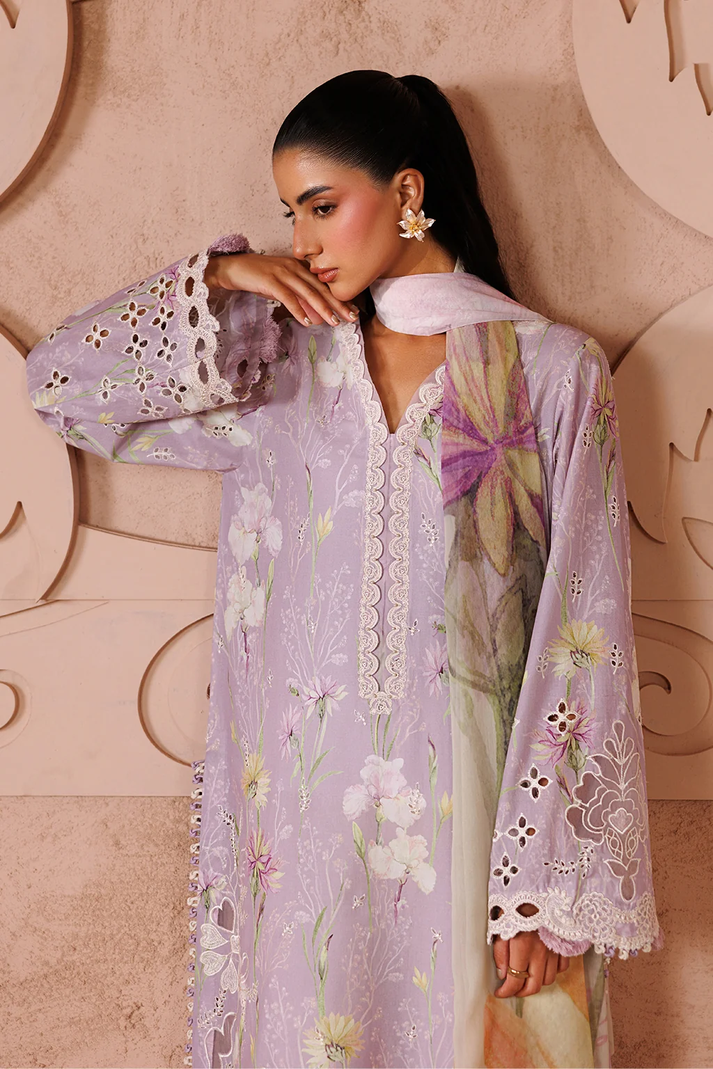 UE-709 Embroidered Lawn - Image 5
