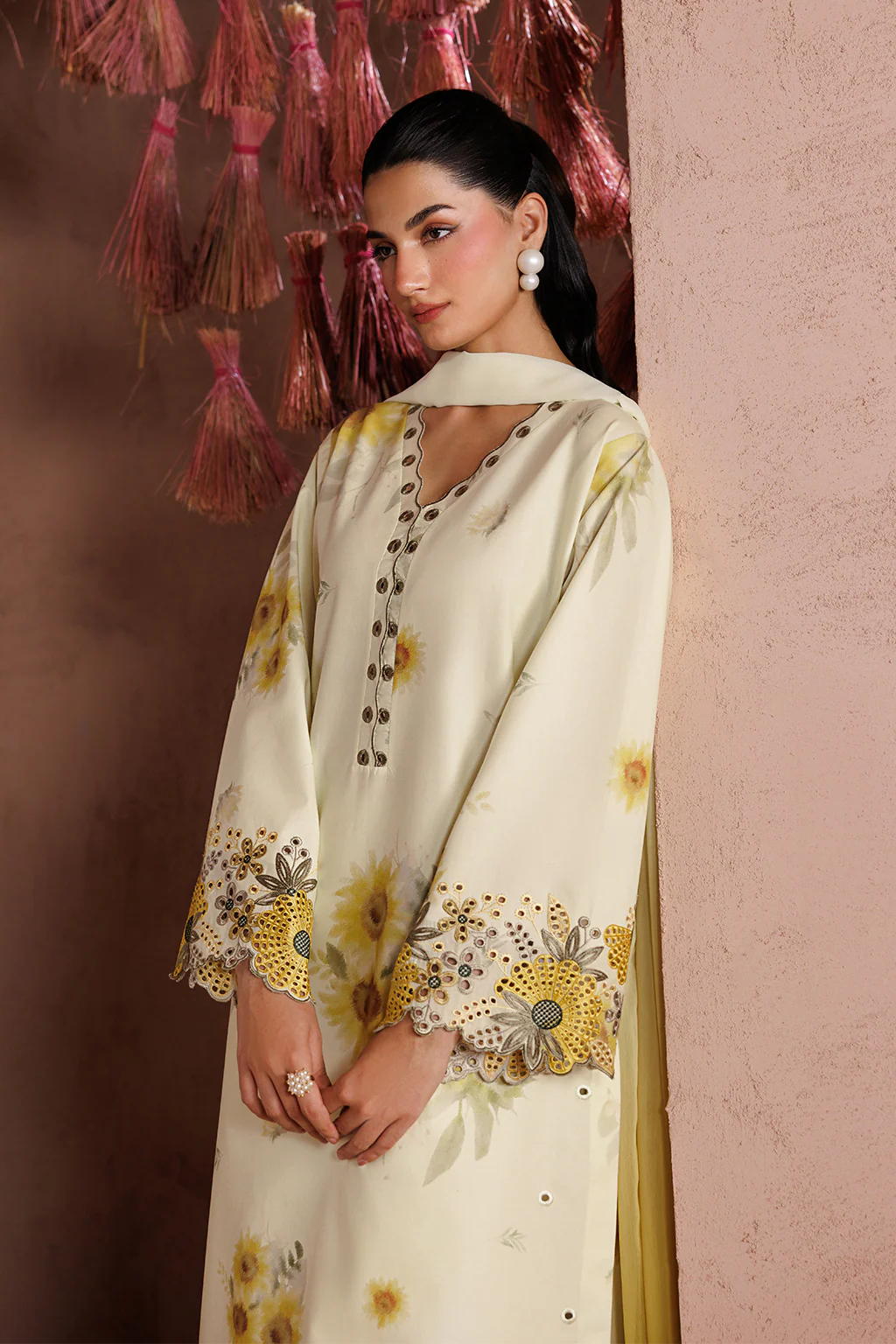 UE-711 Embroidered Lawn - Image 7
