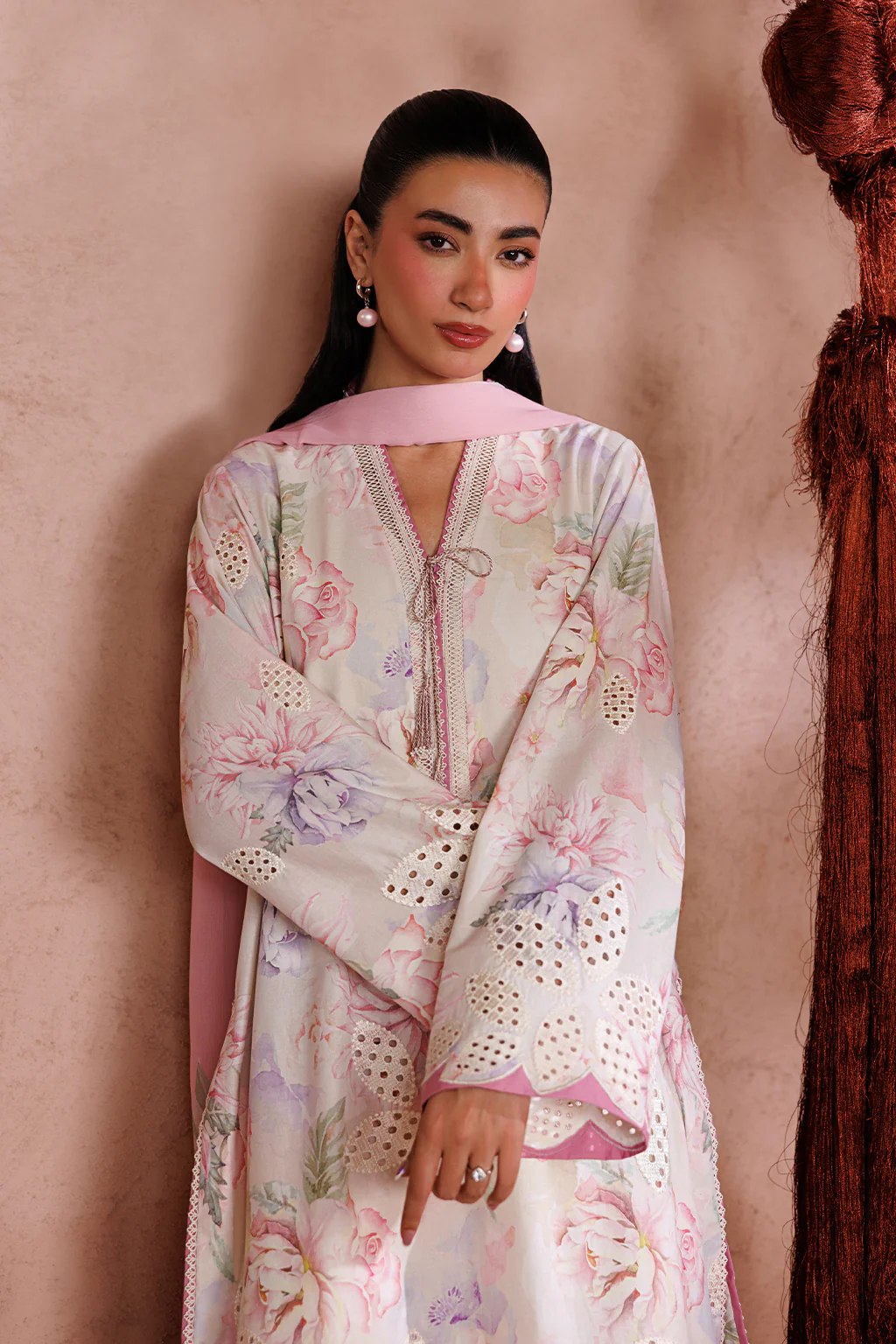UE-712 Embroidered Lawn - Image 4