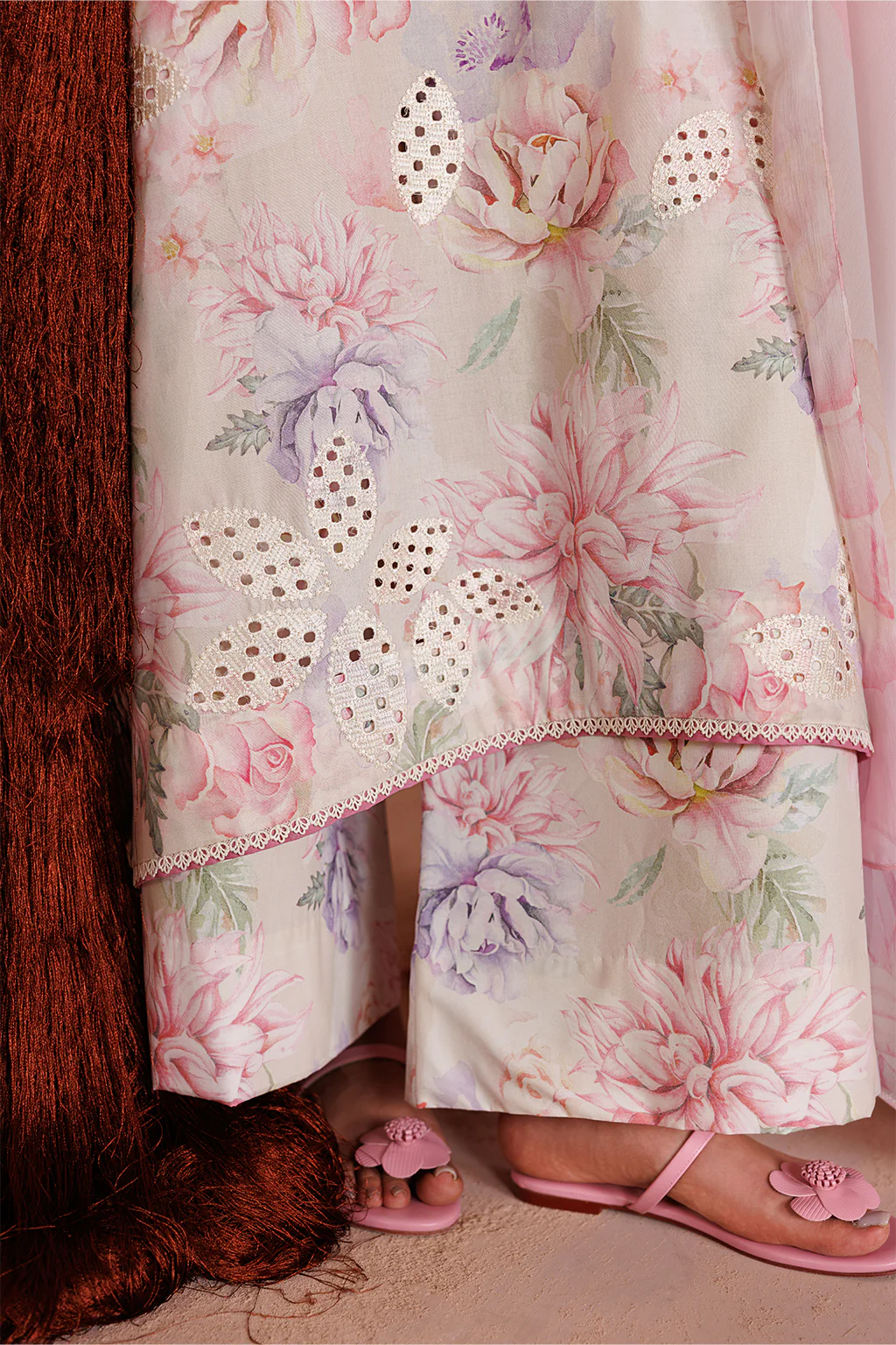 UE-712 Embroidered Lawn - Image 6